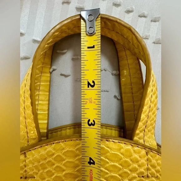 Street Level circle crossbody faux leather Croc tote bag purse. Yellow - Picture 16 of 16